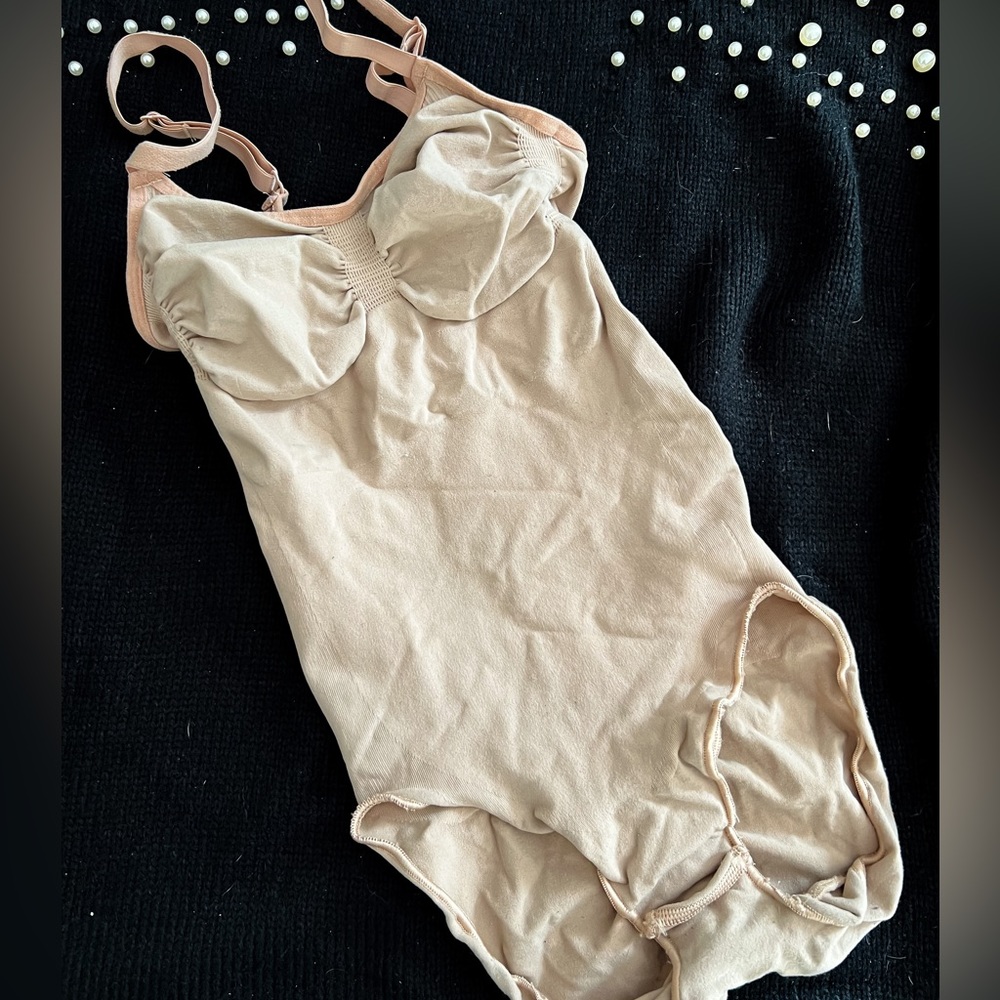 SKIMS BODYSUIT SZ S/M